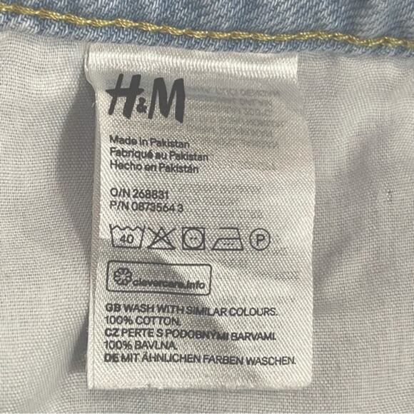 H&M &Denim Light Wash High Waist Button Front Distressed Vintage Shorts  Size 6 - Picture 12 of 13